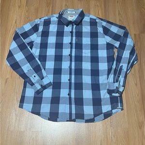 LEVI’S SLIM FIT MENS blue plaid button front shirt